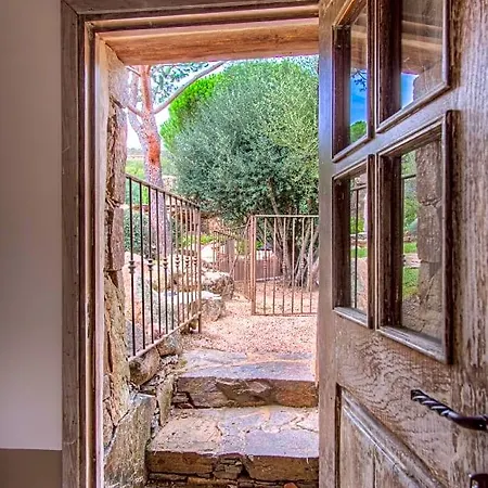 Serenita Pallombaggia فيلة بورتو فيكشْيو